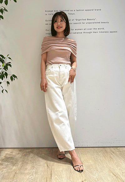 大人のオフショルニット