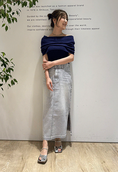 大人のオフショルニット