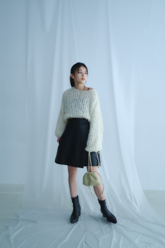 2月8日公開 VISUAL｜出口夏希｜Apuweiser-riche