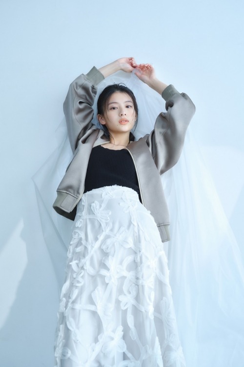 2月8日公開 VISUAL｜出口夏希｜Apuweiser-riche