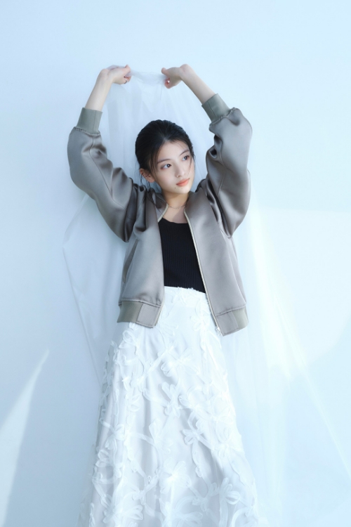 2月8日公開 VISUAL｜出口夏希｜Apuweiser-riche