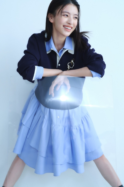 2月8日公開 VISUAL｜出口夏希｜Apuweiser-riche