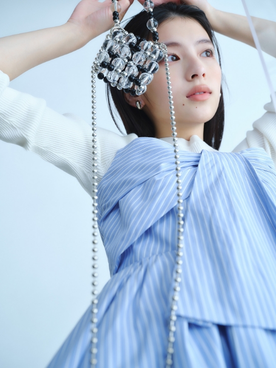 2月8日公開 VISUAL｜出口夏希｜Apuweiser-riche