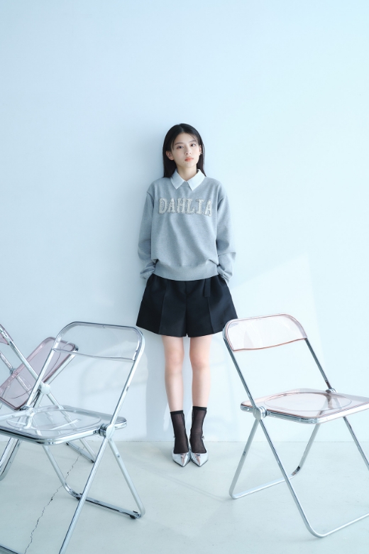 2月8日公開 VISUAL｜出口夏希｜Apuweiser-riche