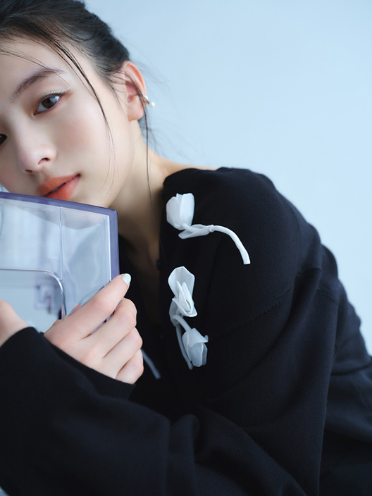 2月8日公開 VISUAL｜出口夏希｜Apuweiser-riche