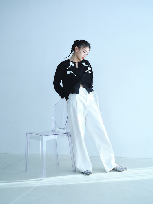 2月8日公開 VISUAL｜出口夏希｜Apuweiser-riche