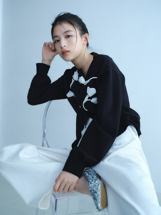 2月8日公開 VISUAL｜出口夏希｜Apuweiser-riche