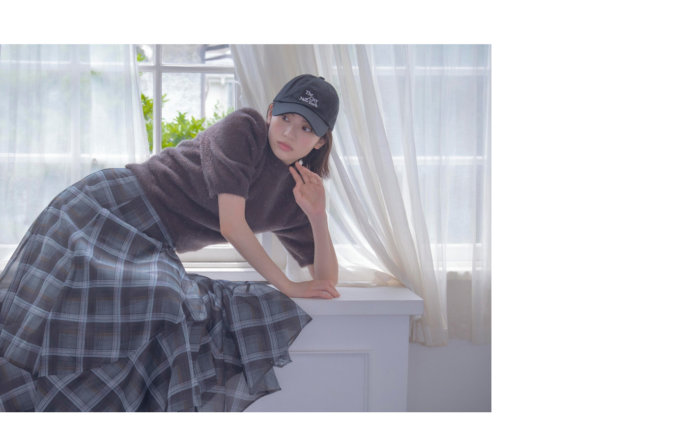 8月28日公開 VISUAL｜出口夏希｜Apuweiser-riche