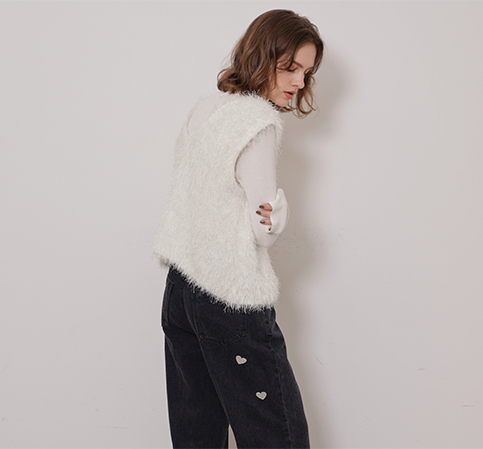 FEATHER KNIT VEST