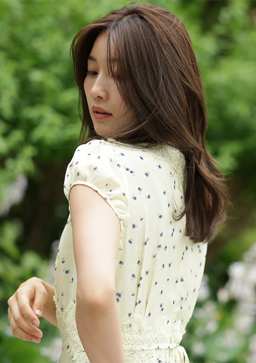 旅先で映える1枚映えOne-piece 街中で華やぐ旬顔Detail Tops
