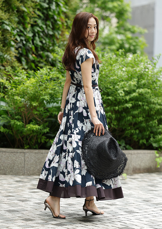 旅先で映える1枚映えOne-piece 街中で華やぐ旬顔Detail Tops